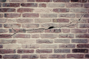 What are signs of cracked foundation problems